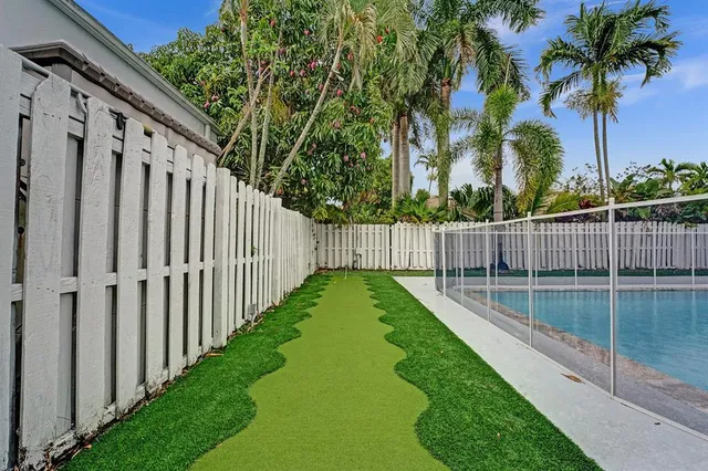 $6,995 | 3501 North Park Road, Hollywood, FL 33021