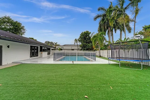 $6,995 | 3501 North Park Road, Hollywood, FL 33021