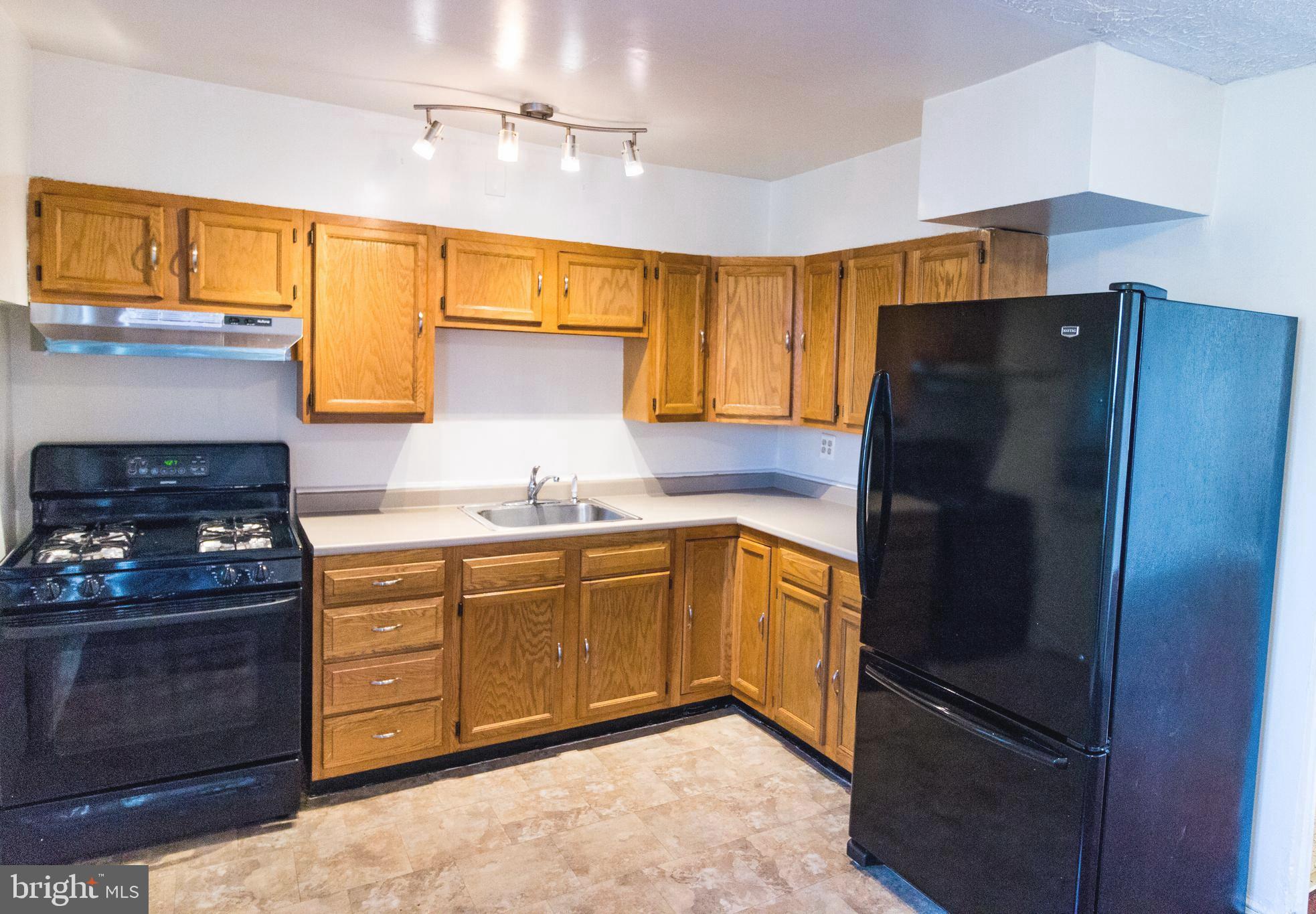 136 Bladen Road Baltimore, MD 21221 - Photo 2 of 23 Gallery Image 2