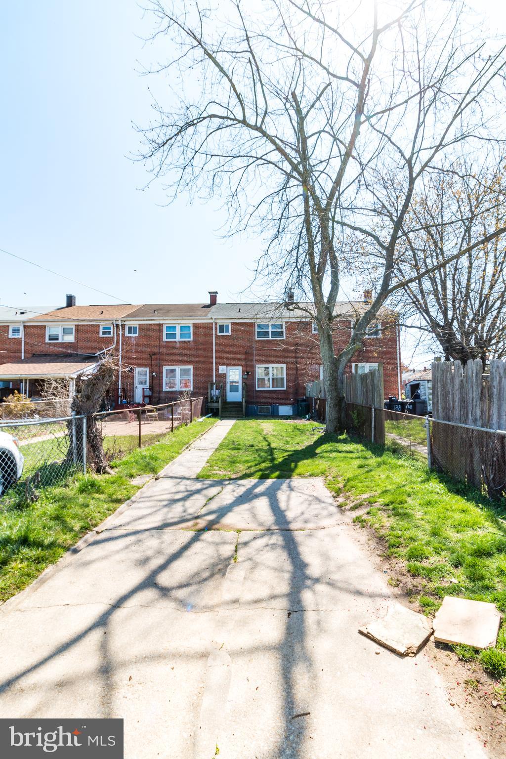 136 Bladen Road Baltimore, MD 21221 - Photo 22 of 23 rear parking
