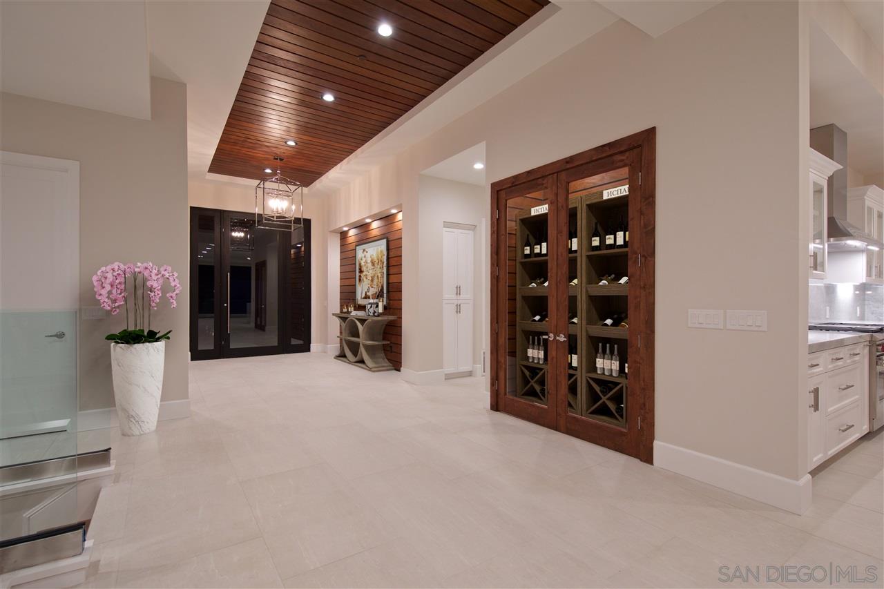 850 La Jolla Rancho Road La Jolla, CA 92037 - Photo 3 of 25