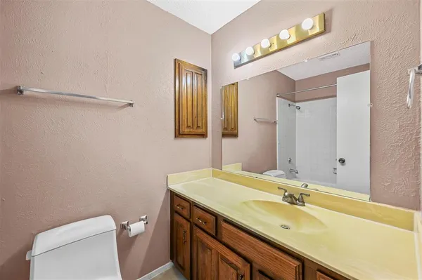 $1,775 | 14800 Enterprise Drive, Unit 22D, Farmers Branch, TX 75234