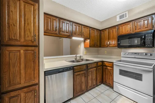 $1,775 | 14800 Enterprise Drive, Unit 22D, Farmers Branch, TX 75234