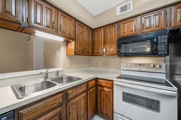 $1,775 | 14800 Enterprise Drive, Unit 22D, Farmers Branch, TX 75234