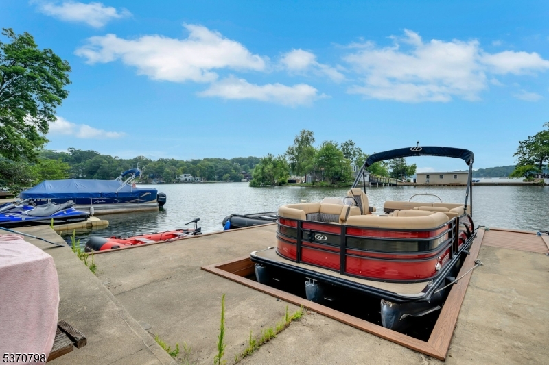 656 Lakeside Avenue Hopatcong, NJ 07821 - Photo 13 of 36