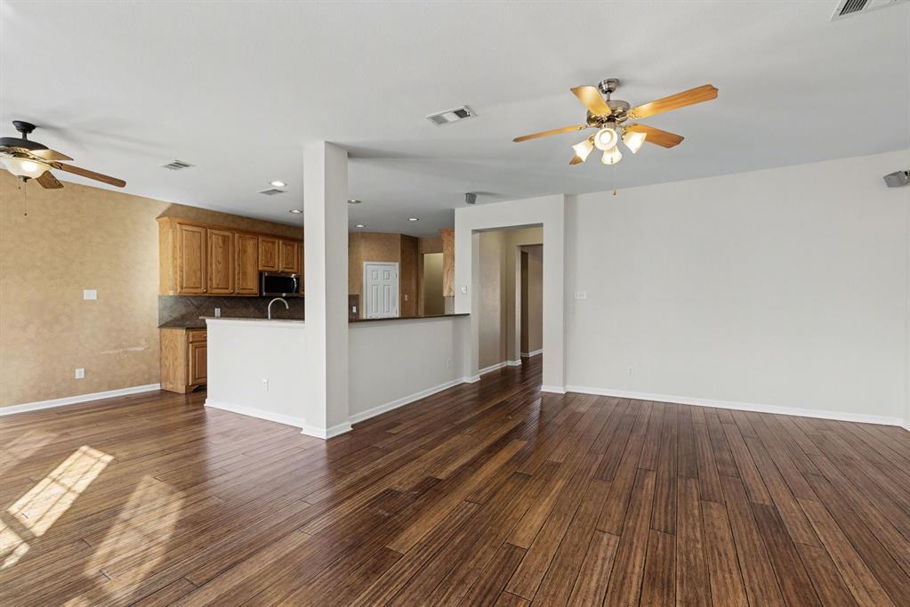 2109 Glen Manor Road Corinth, TX 76208 - Photo 5 of 23