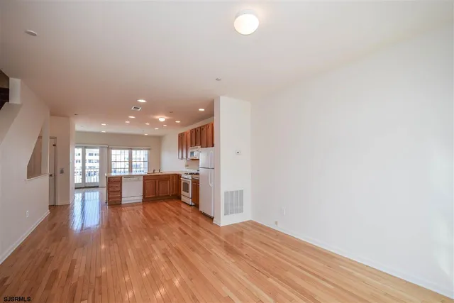 $3,300 | 68 Chelsea Court, Unit 36, Atlantic City, NJ 08401
