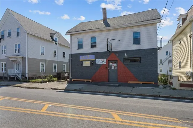 $1,600 | 528 Lonsdale Avenue, Pawtucket, RI 02860