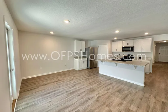 $1,950 | 3582 Sugar Maple Lane, Crestview, FL 32539