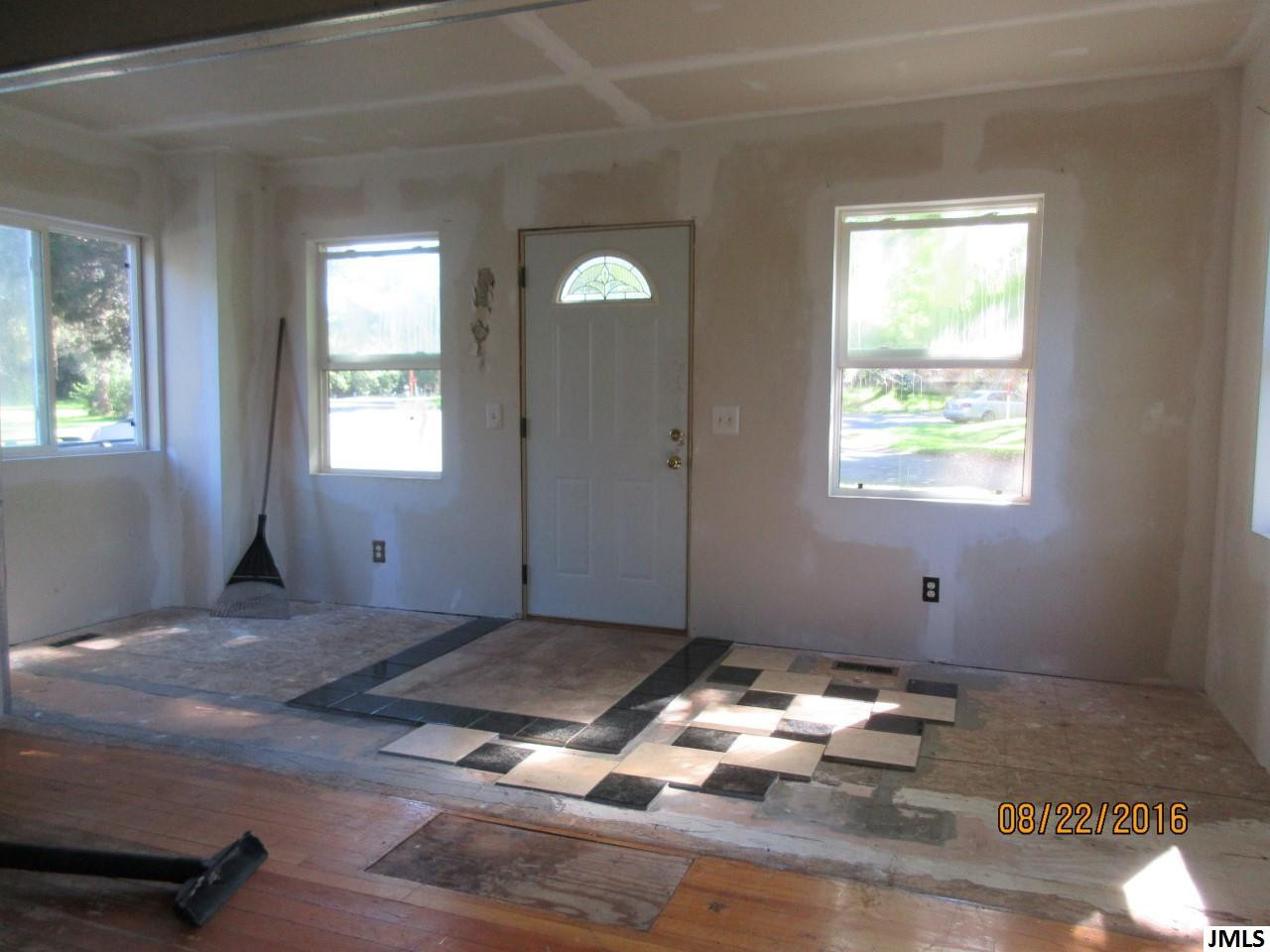 2506 Overhill Road Jackson, MI 49203 - Photo 4 of 15 Photo 4