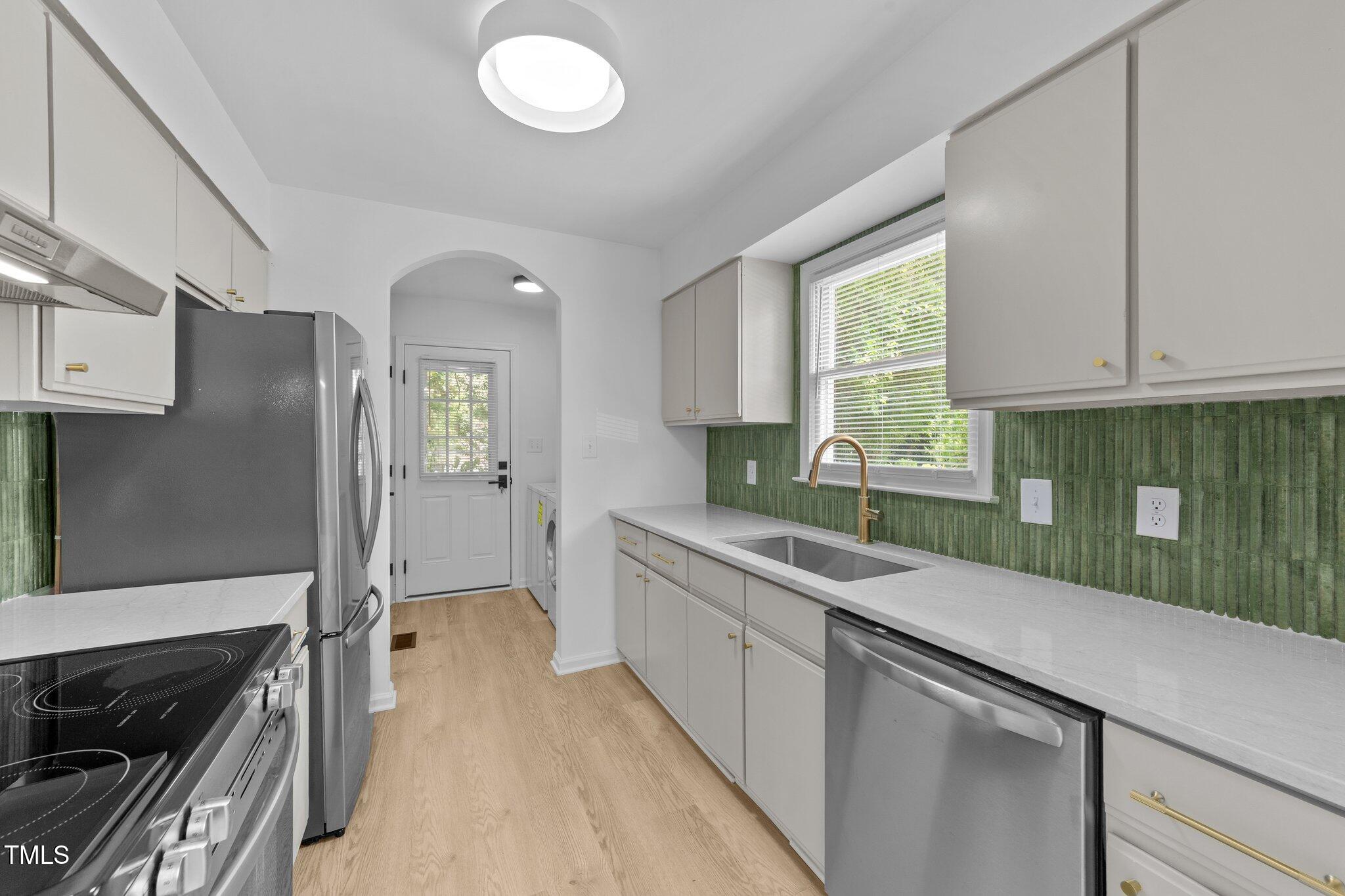413 Top Greene Lane Raleigh, NC 27601 - Photo 9 of 31 21-web-or-mls-VB4A0963