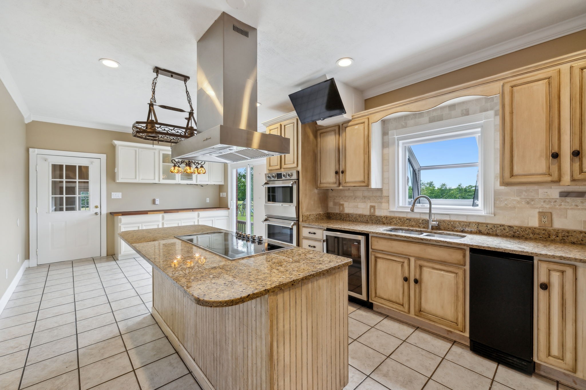 122 Windcrest Drive Hohenwald, TN 38462 - Photo 22 of 94 a kitchen with stainless steel appliances granite countertop a sink and a stove