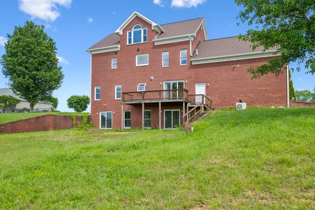 $885,000 | 122 Windcrest Drive, Hohenwald, TN 38462