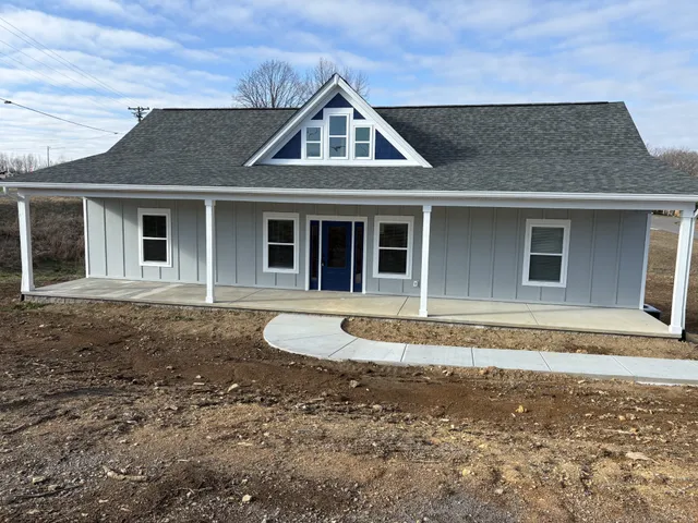 $366,200 | 2195 Fincher Drive, Westmoreland, TN 37186