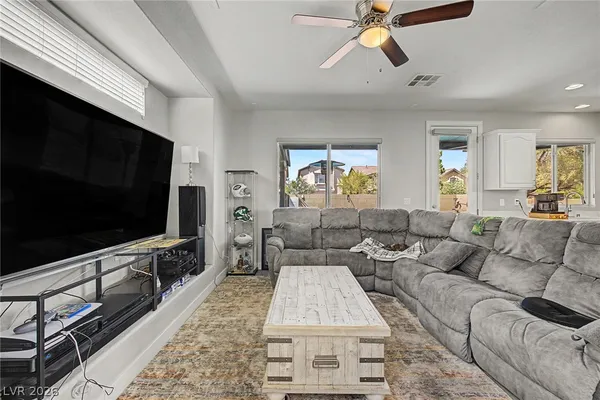 $499,998 | 10536 Laurelwood Lake Avenue, Las Vegas, NV 89166