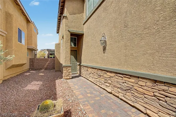 $499,998 | 10536 Laurelwood Lake Avenue, Las Vegas, NV 89166