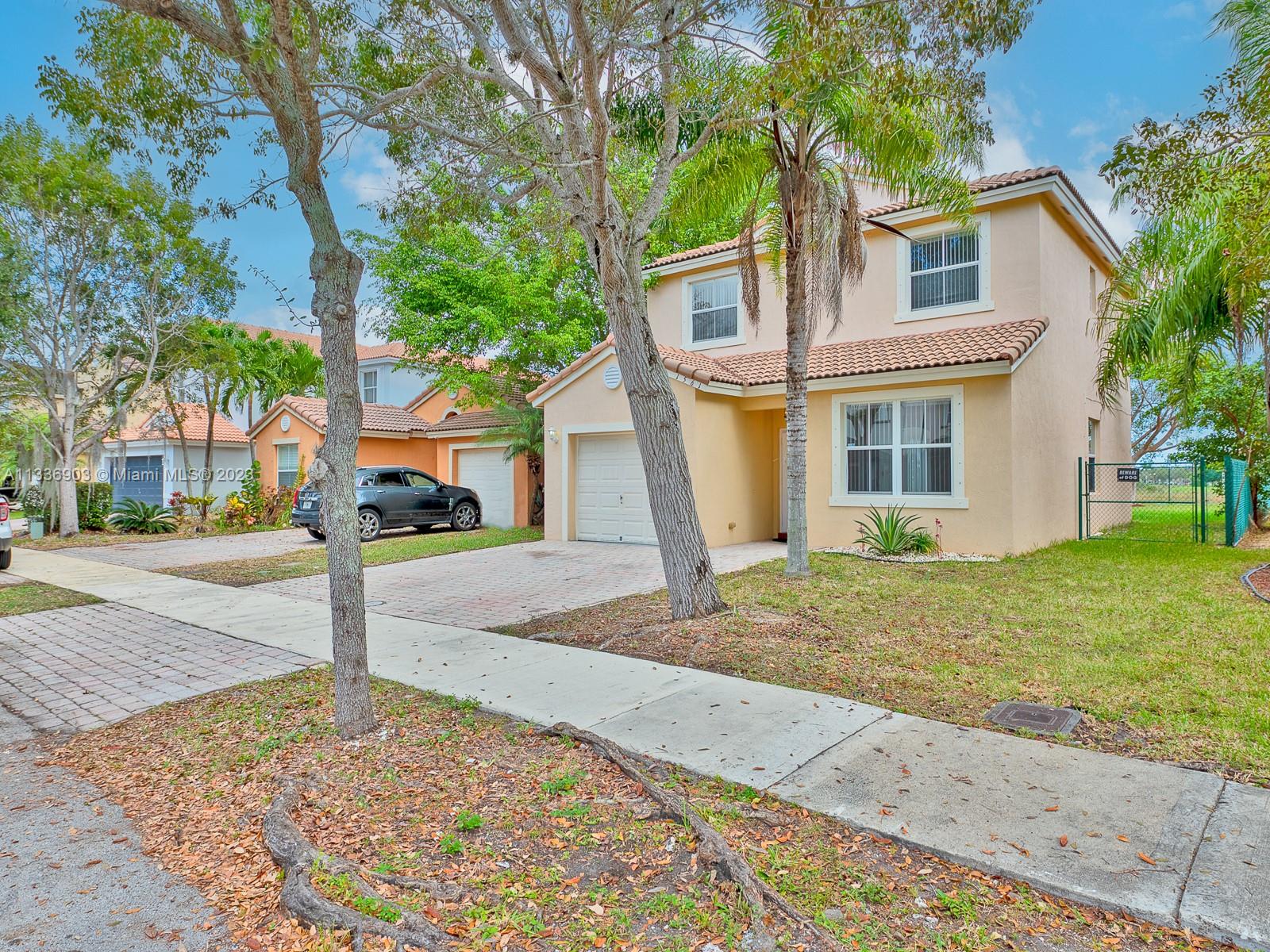 1561 Southeast 20th Road Homestead, FL 33035 - Photo 3 of 30