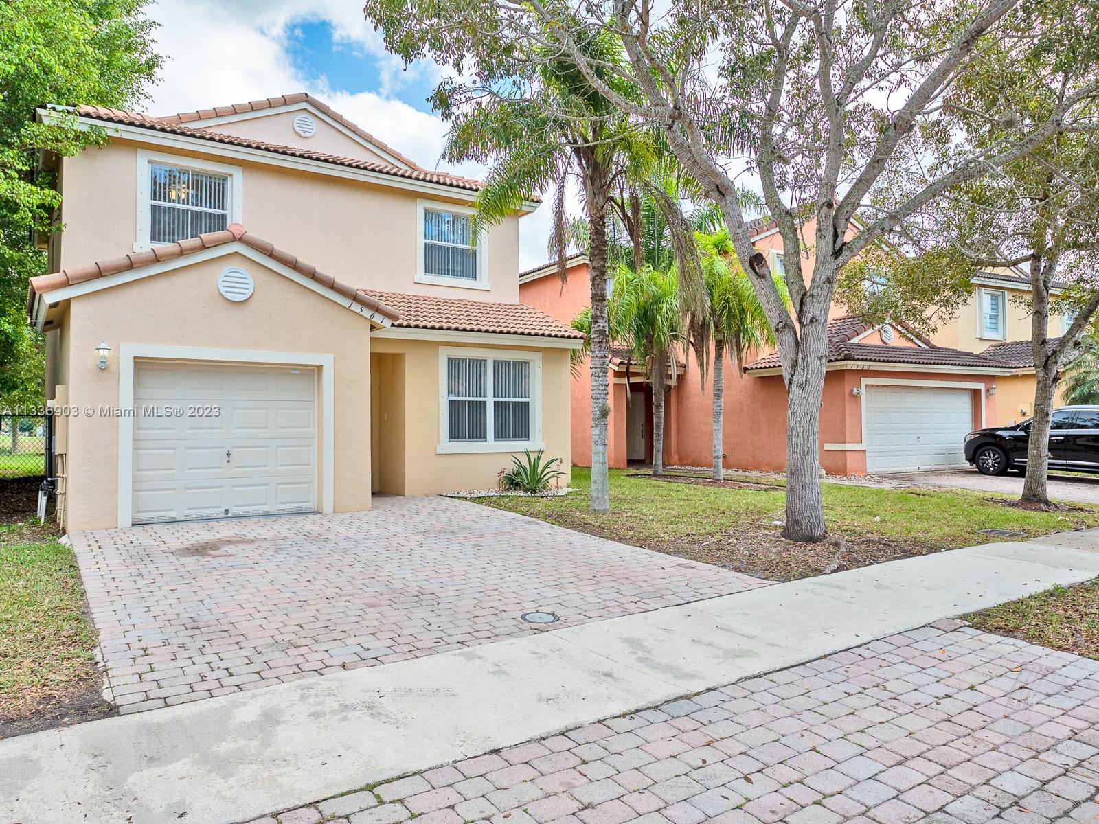 1561 Southeast 20th Road Homestead, FL 33035 - Photo 5 of 30