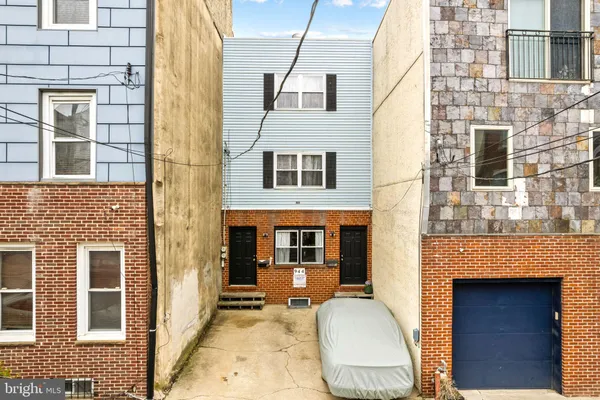 $1,000,000 | 944 New Market Street, Philadelphia, PA 19123