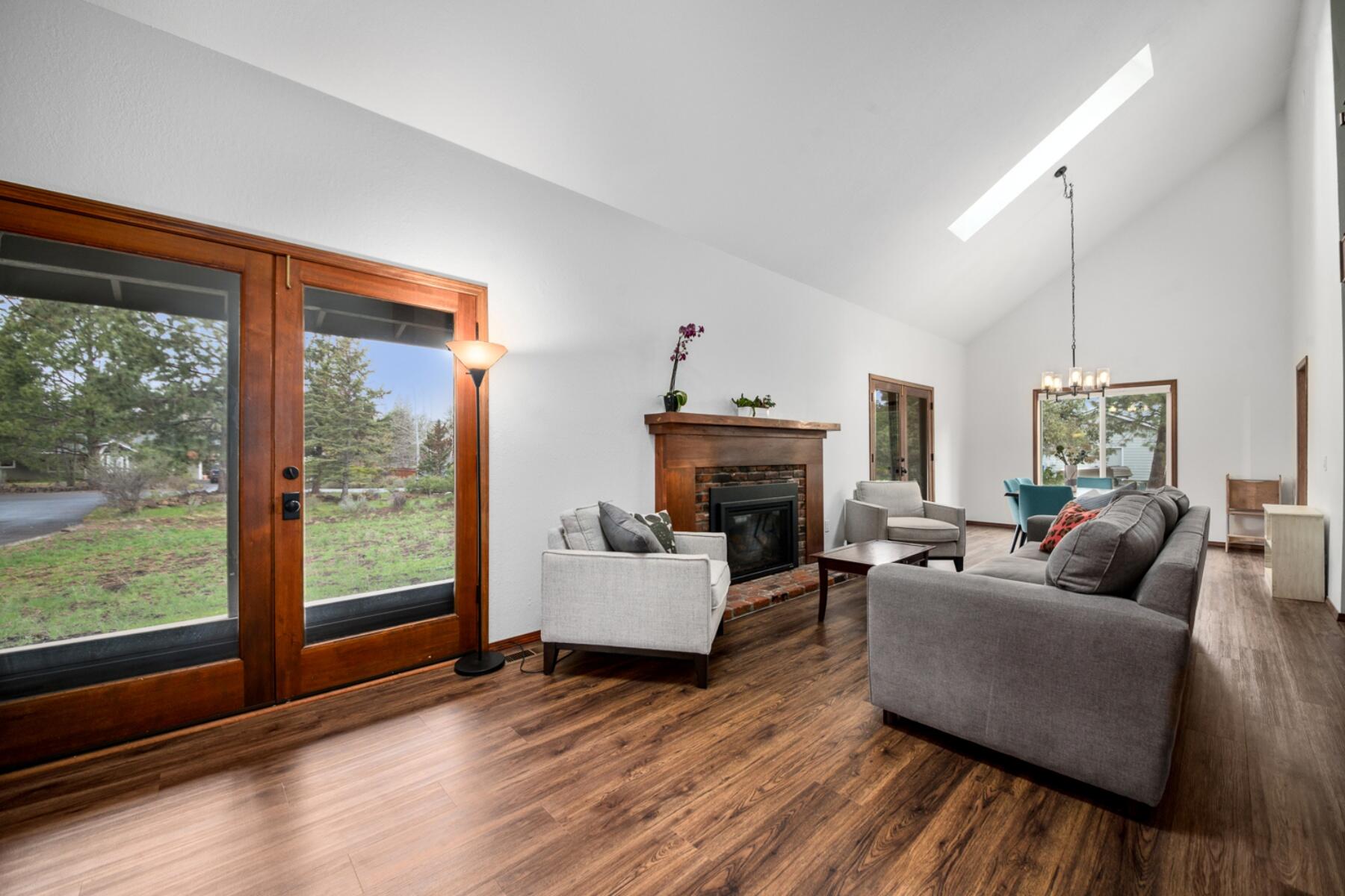 60604 Ridge Heights Bend, OR 97702 - Photo 9 of 48 batch_9-livign room1a