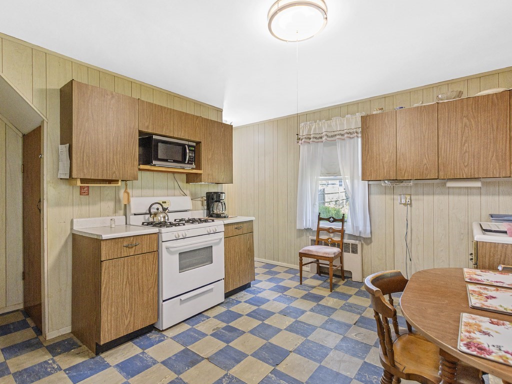 26 Friend Street Waltham, MA 02453 - Photo 9 of 38