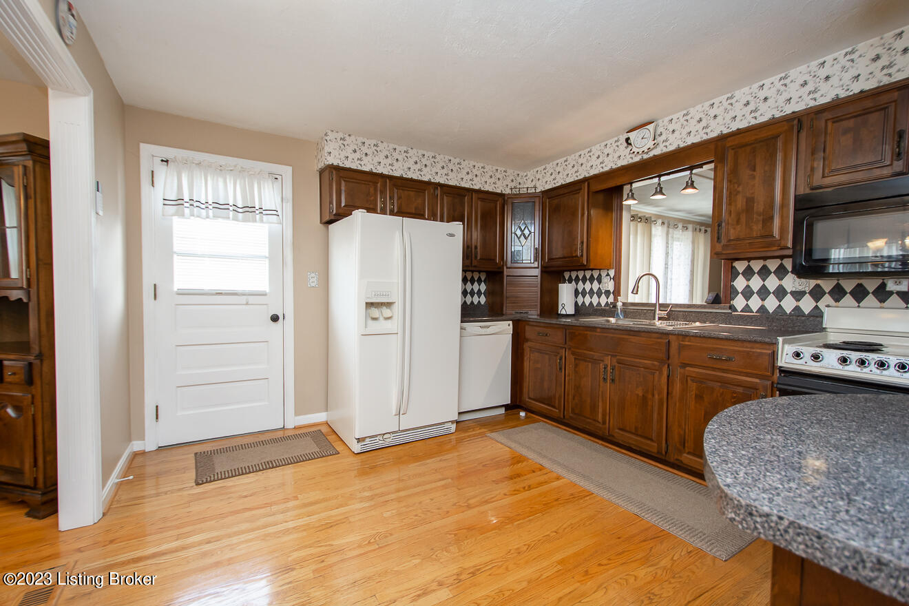 6702 Delton Road Louisville, KY 40258 - Photo 14 of 46 Delton-14