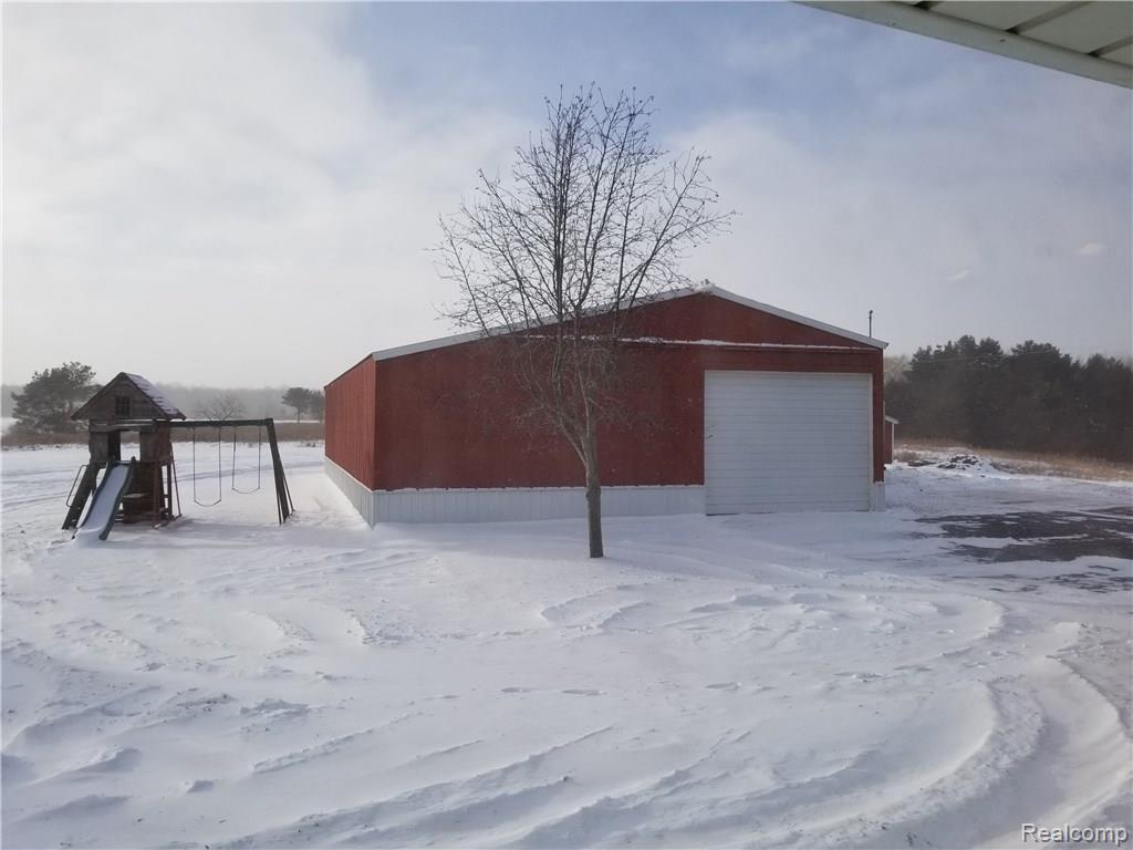 5725 Lakeshore Road Palms, MI 48465 - Photo 19 of 29