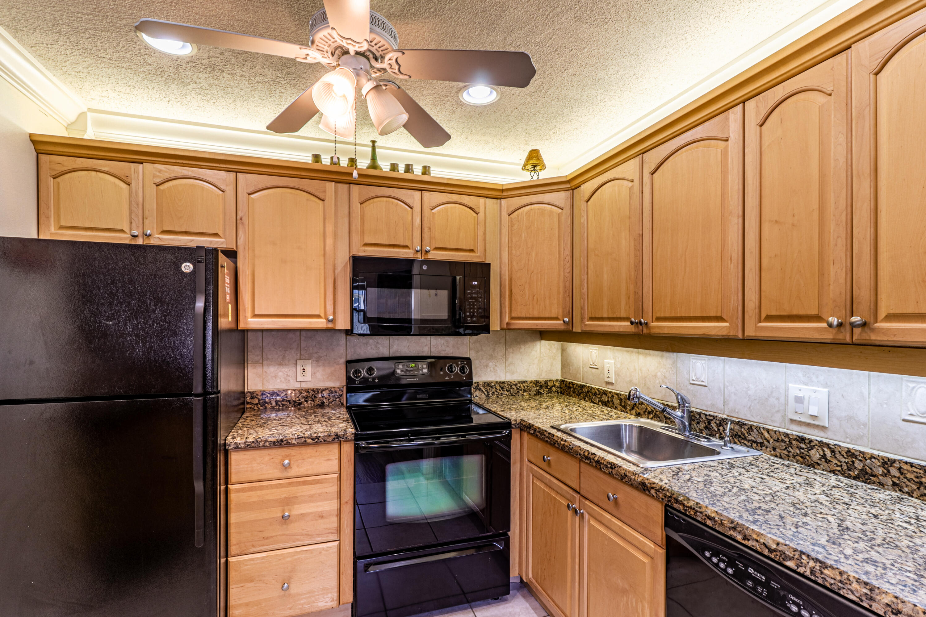 666 Monaco Court Delray Beach, FL 33446 - Photo 11 of 21 IMG_1037-HDR