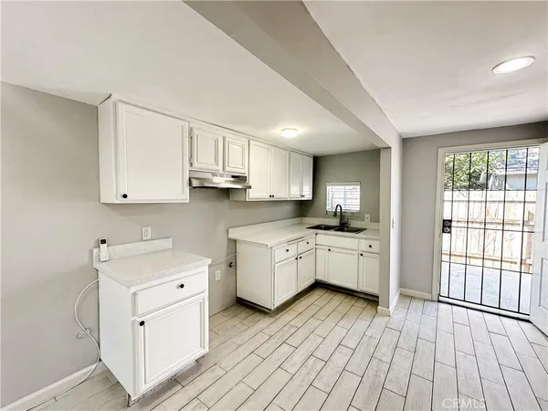 $2,330 | 2319 Wilshire Street, Riverside, CA 92501