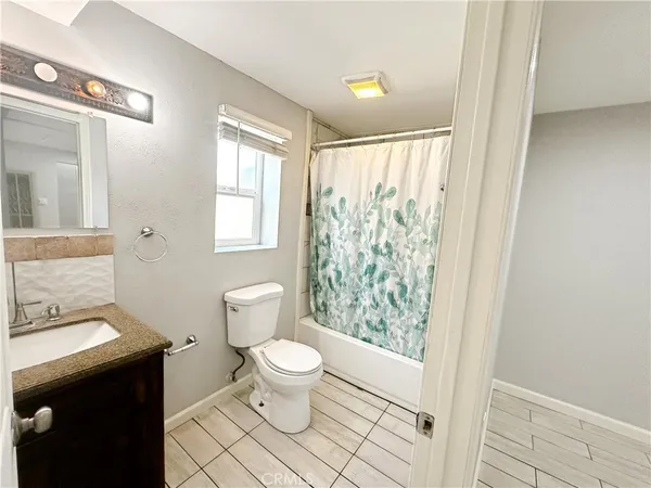 $2,330 | 2319 Wilshire Street, Riverside, CA 92501