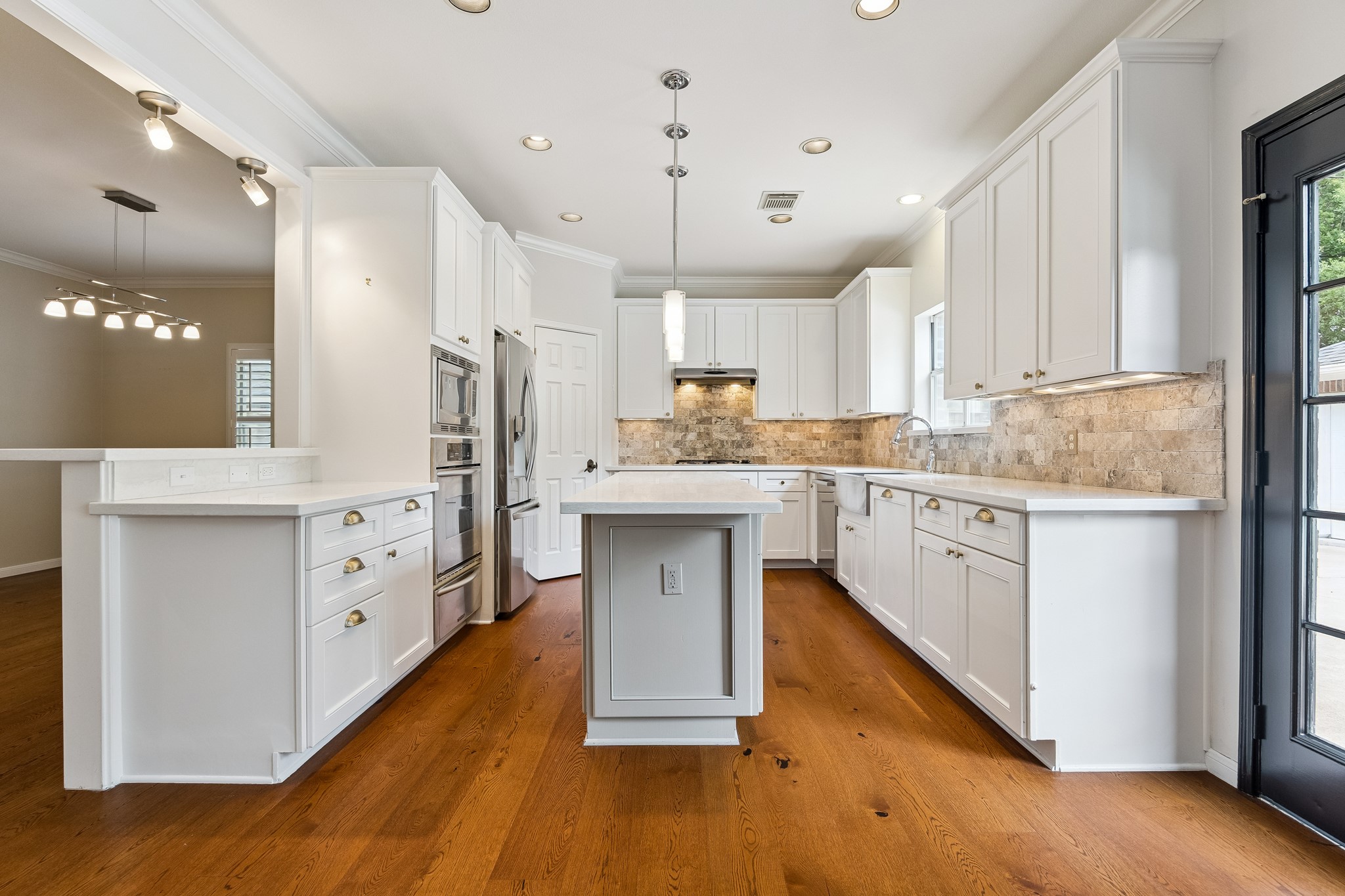 816 Anderson Street Bellaire, TX 77401 - Photo 11 of 45 Kitchen