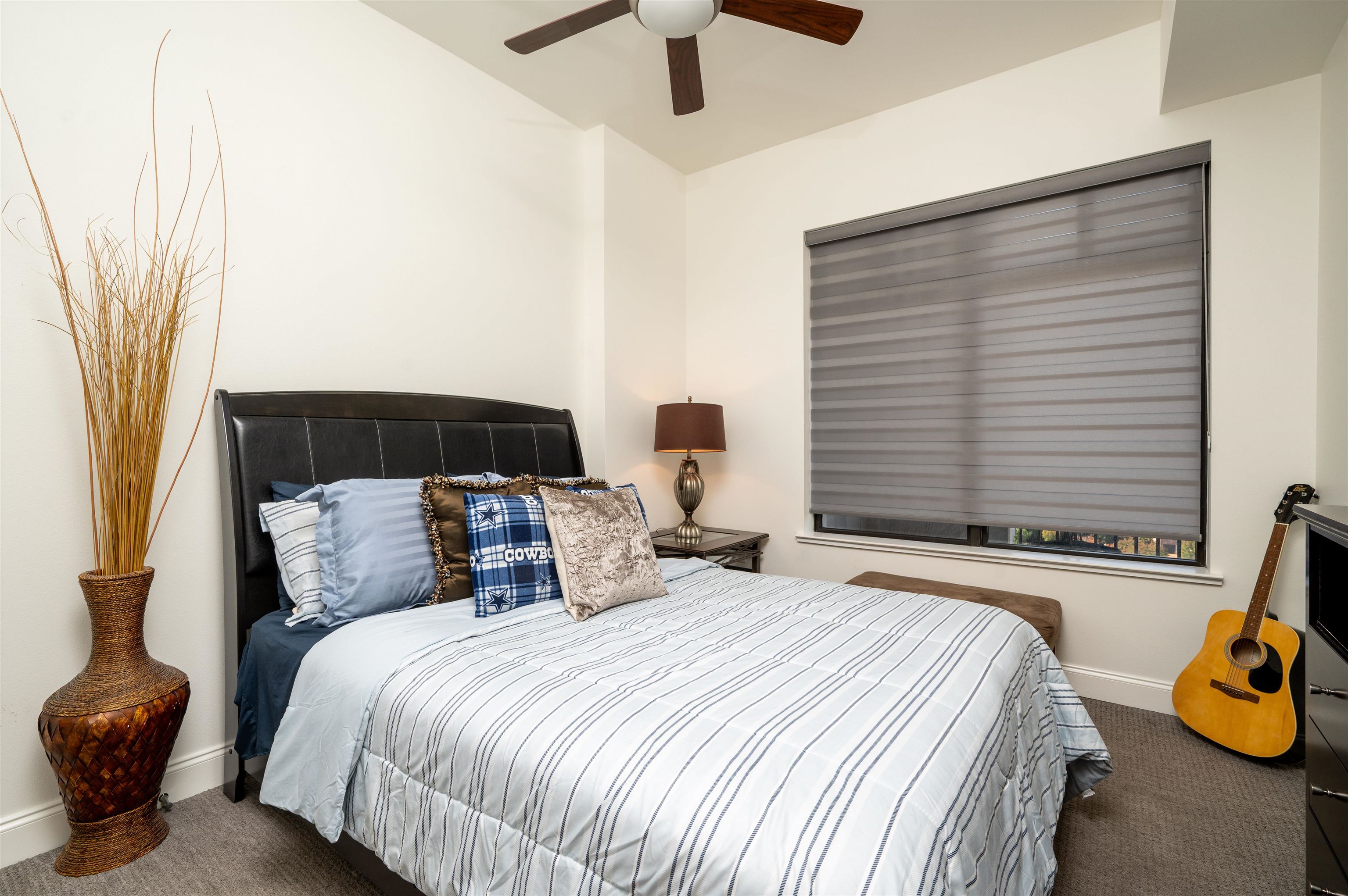 717 Riverside Drive, Unit 903 Memphis, TN 38103 - Photo 13 of 33 a bedroom with a bed and a window