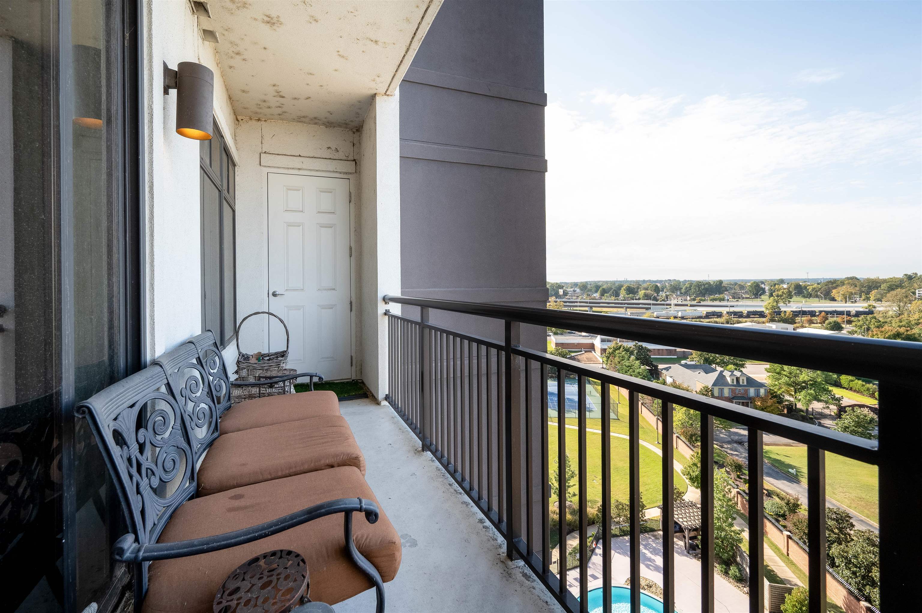 717 Riverside Drive, Unit 903 Memphis, TN 38103 - Photo 14 of 33 a balcony with furniture and city view