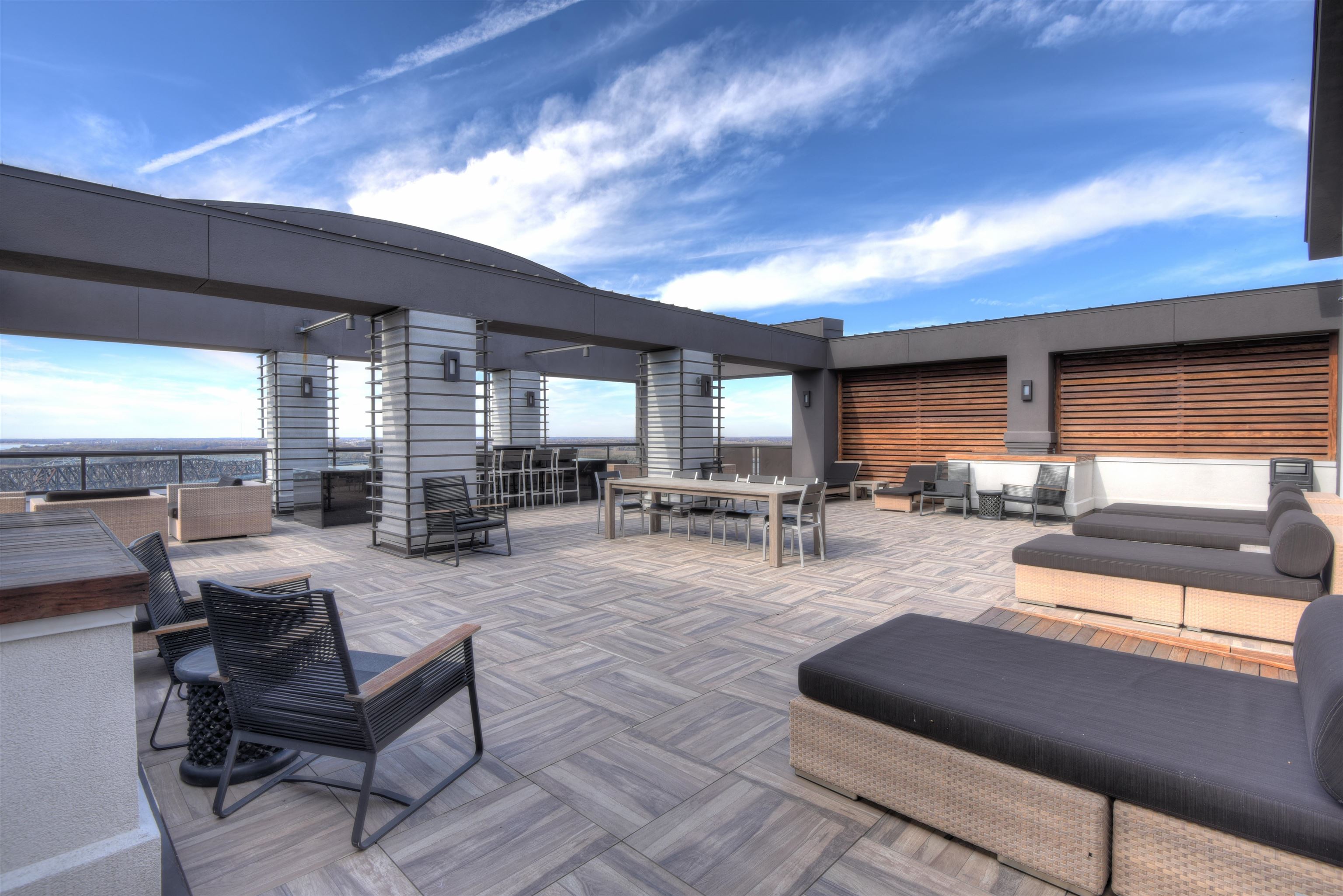 717 Riverside Drive, Unit 903 Memphis, TN 38103 - Photo 31 of 33 a living room with furniture and a large window