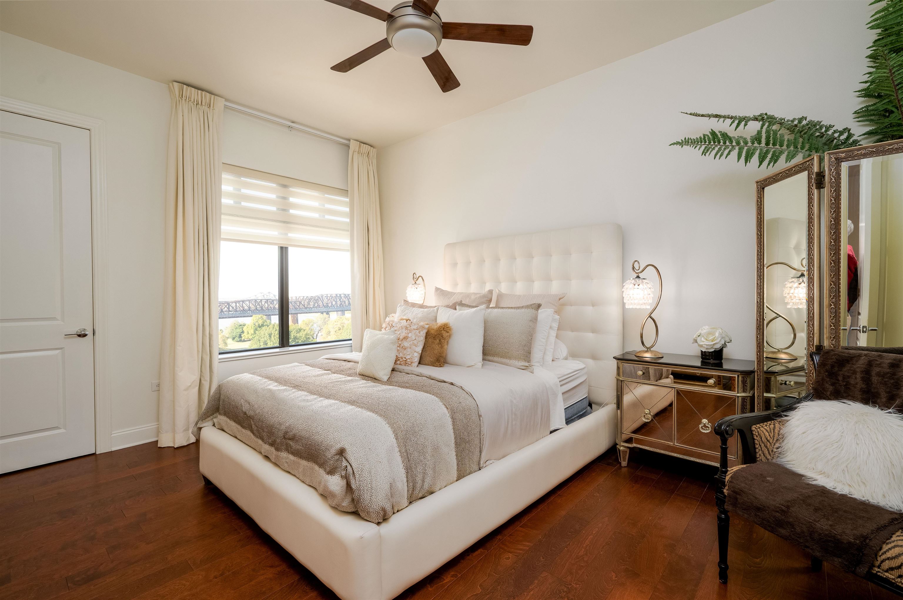 717 Riverside Drive, Unit 903 Memphis, TN 38103 - Photo 9 of 33 a bedroom with bed and window