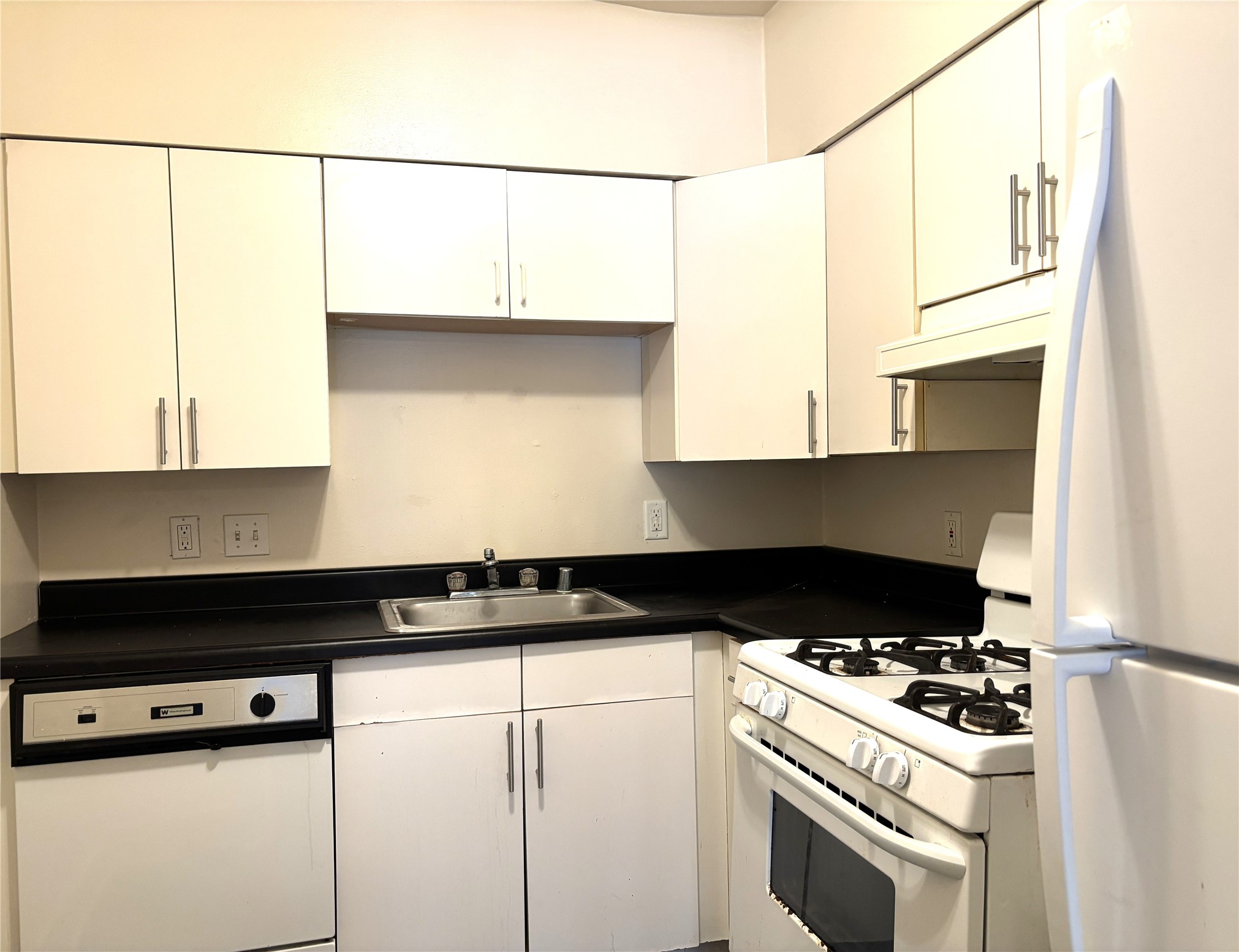 1840 Branard Street, Unit 2 Houston, TX 77098 - Photo 8 of 12 Kitchen