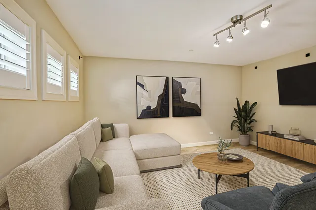 $399,000 | 92 Legacy Lane, Wheeling, IL 60090