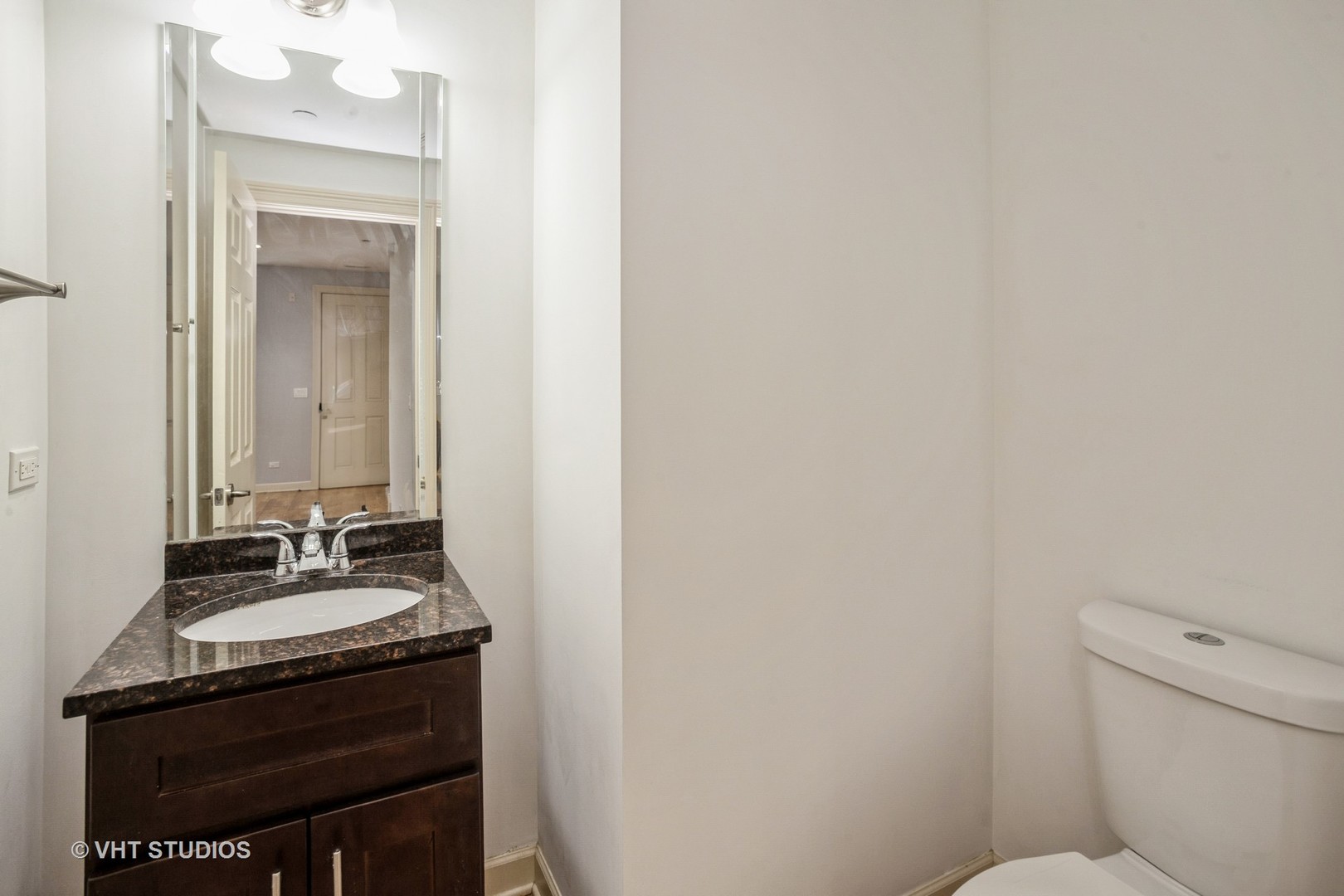 92 Legacy Lane Wheeling, IL 60090 - Photo 10 of 28 a bathroom with a sink and a mirror