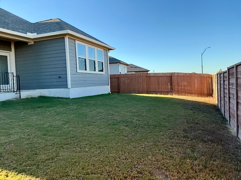 533 Rearing Mare Pass Georgetown, TX 78626 - Photo 22 of 22 a backyard of a house