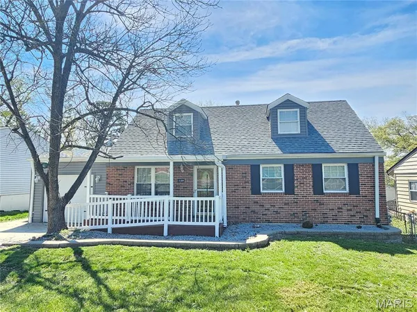 $299,900 | 2204 Valley Park Road, Fenton, MO 63026