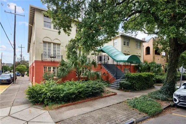 $1,900 | 4239 St Charles Avenue, Unit K, New Orleans, LA 70115