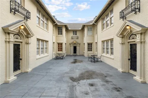 $1,900 | 4239 St Charles Avenue, Unit K, New Orleans, LA 70115