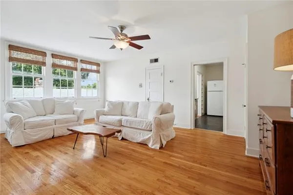 $1,900 | 4239 St Charles Avenue, Unit K, New Orleans, LA 70115