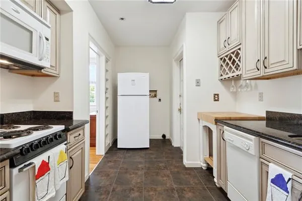 $1,900 | 4239 St Charles Avenue, Unit K, New Orleans, LA 70115