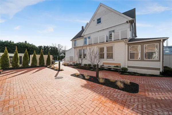 $3,900 | 584 Main Street, Unit 5, Islip, NY 11751
