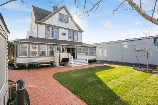 $3,900 | 584 Main Street, Unit 5, Islip, NY 11751