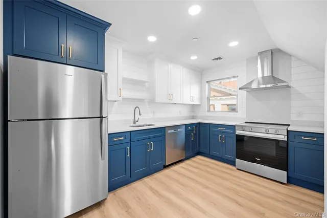 $3,900 | 584 Main Street, Unit 5, Islip, NY 11751