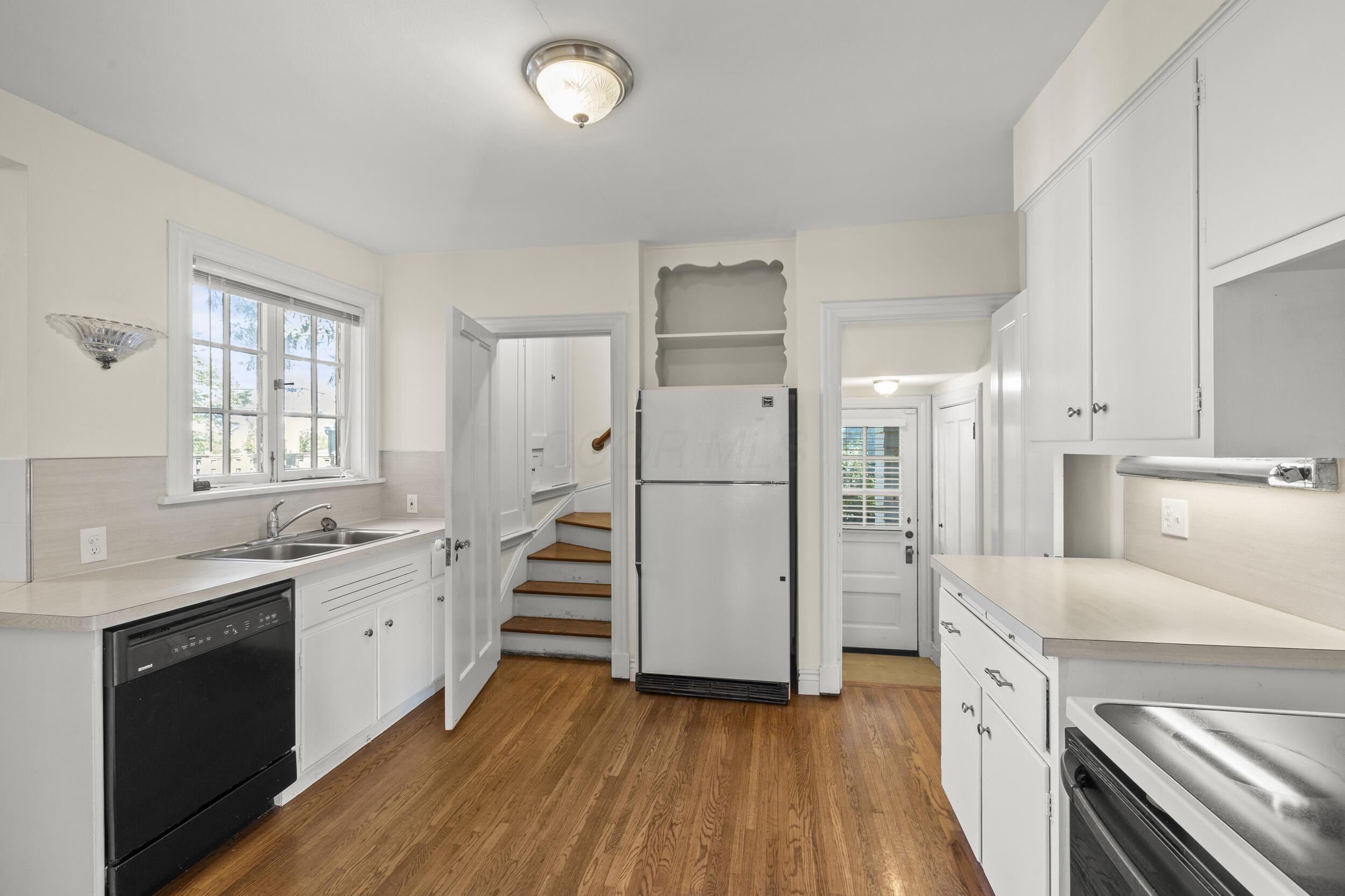 1955 Coventry Road Columbus, OH 43212 - Photo 22 of 46 24_kitchen 02