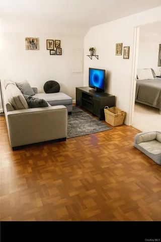 $1,950 | 10 Village Lane, Selden, NY 11784