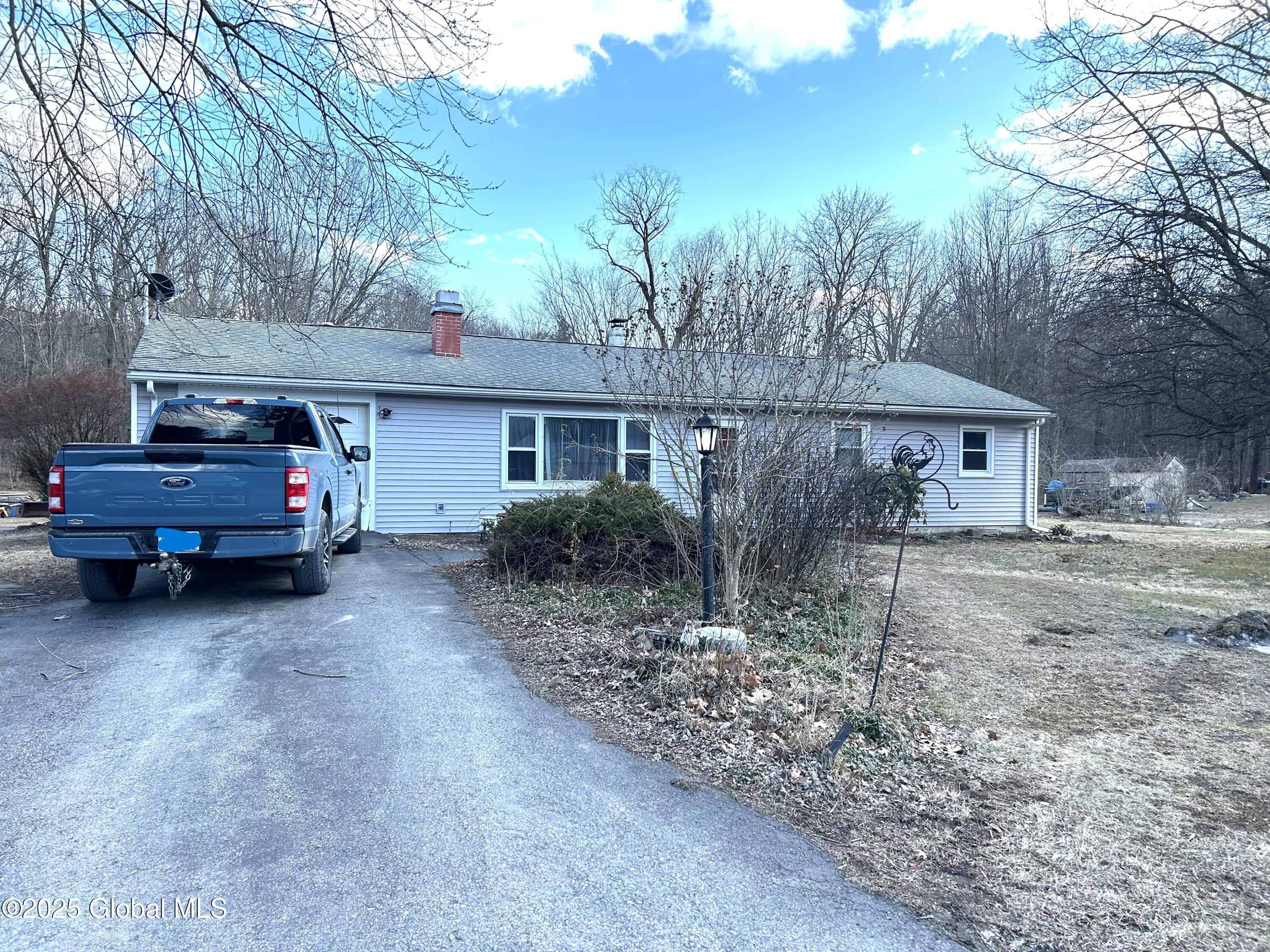 32 Robin Road Kinderhook, NY 12106 - Photo 4 of 15 Exterior front 2